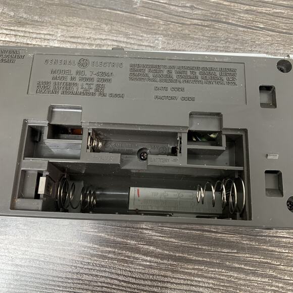 Vintage General Electric 7-4204A Bathmate FM/AM Radio Clock. Works - Picture 11 of 11